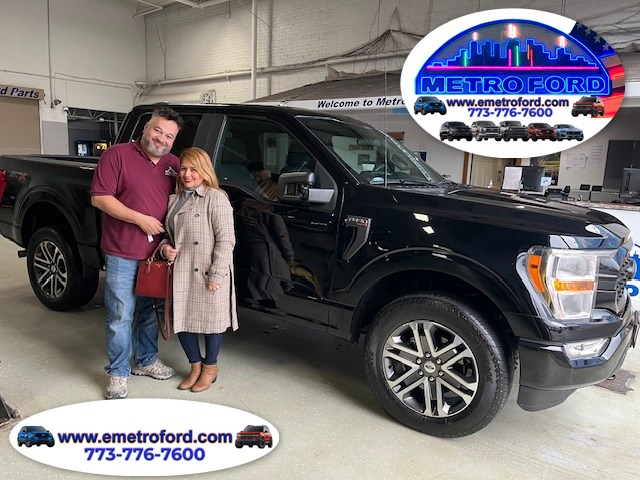 Elvira Martinez and Family choose the New 2022 Ford F-150 at Metro Ford Chicago