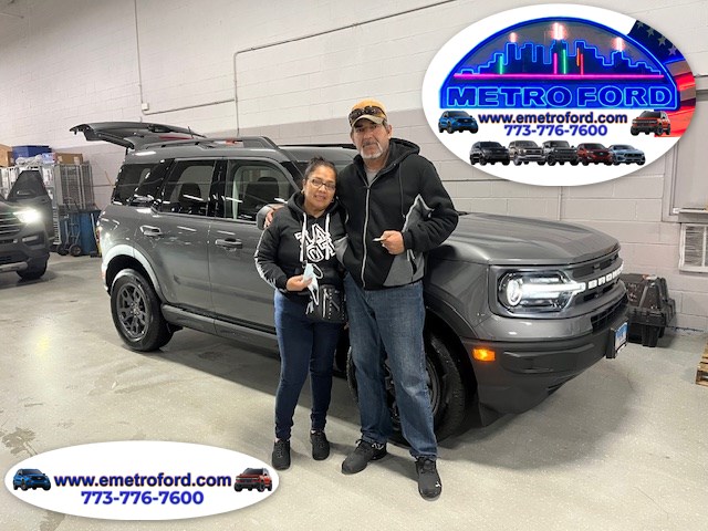Rosendo Brisneo and Family Purchase New 2024 Bronco Sport from Metro Ford Chicago